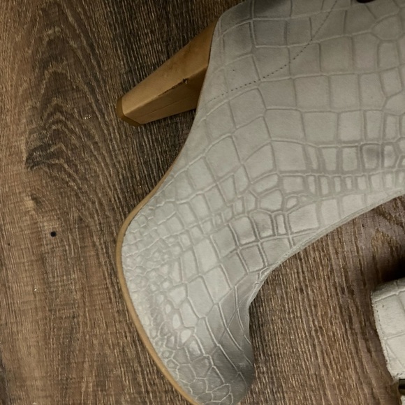 Grotesque size 7.5 (38 Euro) snake print 2 tone (intentional shading toes) GUC - Picture 7 of 16